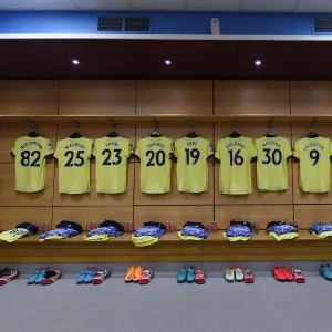 Arsenal's Unity: The Powerful Pre-Match Huddle Ahead of Aston Villa Clash, Premier League 2021-22