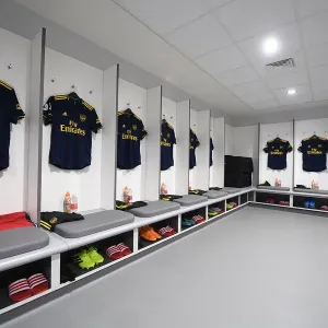 Arsenal's Unity: The Pre-Match Huddle Before Facing Liverpool (Premier League 2019-20) Arsenal's Unity: The Pre-Match Huddle Before Facing Liverpool (Premier League 2019-20)