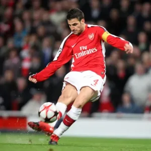 El Arsenal de Cesc Fàbregs es invencible en la Liga de Campeones, derrotan al AZ Alkmaar por 4-1. Fàbregs anota una triplecena