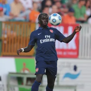 Arsenal's Unstoppable Sagna: 5-0 Pre-Season Victory Over Szombathelyi (2009) Arsenal's Unstoppable Sagna: 5-0 Pre-Season Victory Over Szombathelyi (2009)