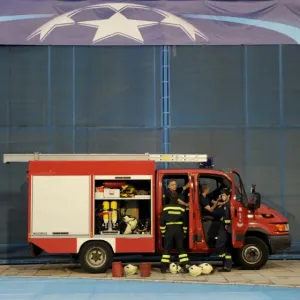 Arsenal's Unusual Pre-Match Encounter with a Fire Truck at Dinamo Zagreb's Maksimir Stadium