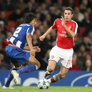Arsenal's Van Persie Scores Twice in 4-0 Win Over Porto's Bruno Alves in Champions League