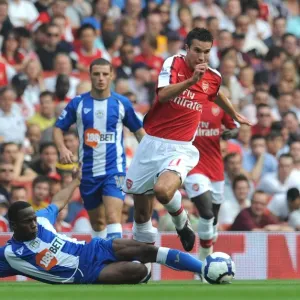 Arsenal's Van Persie Scores Twice in 4-0 Win Over Wigan's Figueroa
