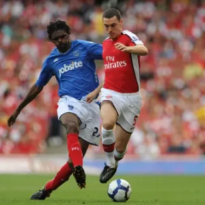 Arsenal's Vermaelen and Kanu Celebrate 4-1 Victory Over Portsmouth at Emirates Stadium, 2009