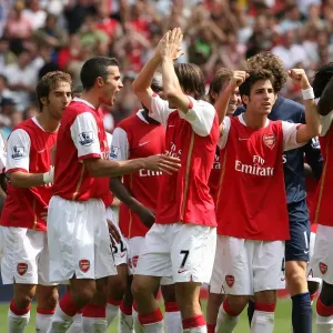 Arsenal Players Celebrate 2-1 Win Over Fulham Print