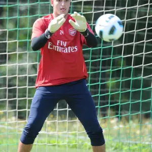 El portero de Arsenal, Vito Mannone en el entrenamiento de campaña en Austria, 2010 El portero de Arsenal, Vito Mannone en el entrenamiento de campaña en Austria, 2010