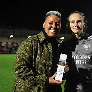 Arsenal's Vivianne Miedema Celebrates 150th Appearance with Lianne Sanderson's Heartfelt Gift - Arsenal Women vs West Ham United, Barclays FA WSL