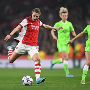 Arsenal's Vivianne Miedema Faces Off Against Wolfsburg's Joelle Wedemeyer in UEFA Women's Champions League Quarterfinal