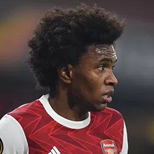 Arsenal's Willian in Action against Molde FK in Europa League Group Stage