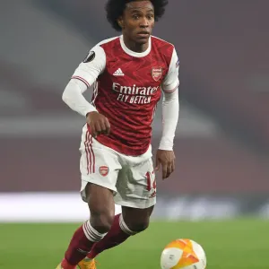 Arsenal's Willian Faces Off Against Molde in Europa League Group Stage
