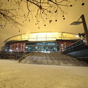 Arsenal's Winter Battlefield: Emirates Stadium vs. Blackburn Rovers, Premier League, London 2012