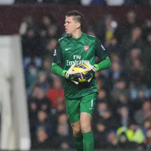 Arsenal's Wojciech Szczesny in Action Against Aston Villa (2012-13)
