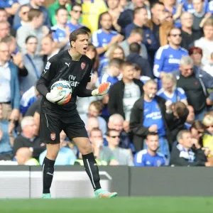 Arsenal's Wojciech Szczesny Faces Off Against Chelsea at Stamford Bridge (2014-15 Premier League)