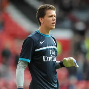 Arsenal's Wojciech Szczesny Prepares for Manchester United Showdown (2011-12) Arsenal's Wojciech Szczesny Prepares for Manchester United Showdown (2011-12)