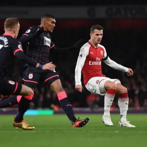 Arsenal's Xhaka Fends Off Huddersfield Duo Welbeck, Hadergjonaj Arsenal's Xhaka Fends Off Huddersfield Duo Welbeck, Hadergjonaj