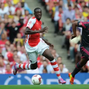 Arsenal's Yaya Sanogo Outmaneuvers Benfica's Eliseu in Emirates Cup Clash Arsenal's Yaya Sanogo Outmaneuvers Benfica's Eliseu in Emirates Cup Clash