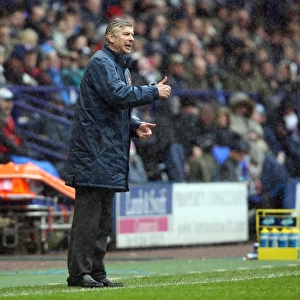 Arsene Wenger in Action: Arsenal's Triumph Over Bolton Wanderers (29/3/2008)