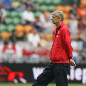 Arsene Wenger at the Amsterdam Tournament: Arsenal vs Seville (1:1) Arsene Wenger at the Amsterdam Tournament: Arsenal vs Seville (1:1)
