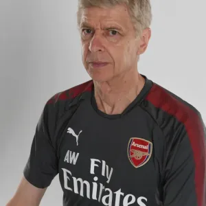 Arsene Wenger at Arsenal 1st Team Photocall (2017-18)