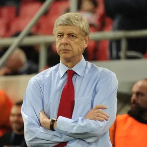 Arsene Wenger and Arsenal Face Olympiacos in UEFA Champions League Clash (December 2011, Athens, Greece)