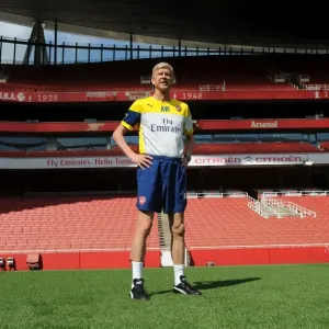 Arsene Wenger with Arsenal First Team at Emirates Stadium, 2014