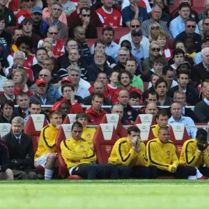 Arsene Wenger the Arsenal Manager on the bench. Arsenal 1: 0 Manchester United
