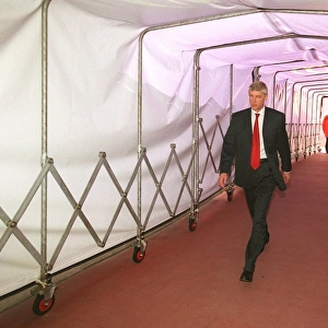 Arsene Wenger: Arsenal Manager in Defeat at FA Community Shield vs Chelsea, 2005