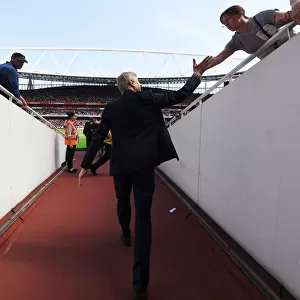 Arsene Wenger: Arsenal Manager's Pre-Match Walk at Emirates Stadium (Arsenal v West Ham United, 2017-18)