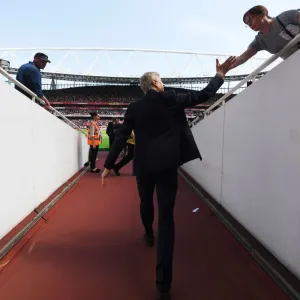 Arsene Wenger: Arsenal Manager's Pre-Match Walk at Emirates Stadium (Arsenal v West Ham United, 2017-18) Arsene Wenger: Arsenal Manager's Pre-Match Walk at Emirates Stadium (Arsenal v West Ham United, 2017-18)