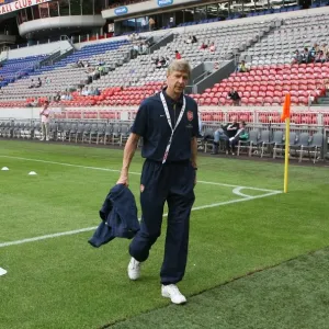 Arsene Wenger and Arsenal Secure 2-1 Victory over Lazio at Amsterdam ArenA Arsene Wenger and Arsenal Secure 2-1 Victory over Lazio at Amsterdam ArenA