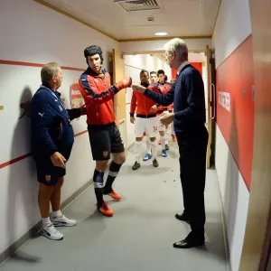 Arsene Wenger and Arsenal Team: Pre-Match Huddle vs Everton, Premier League 2015/16 Arsene Wenger and Arsenal Team: Pre-Match Huddle vs Everton, Premier League 2015/16