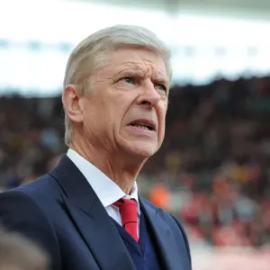 Arsene Wenger: Arsenal vs Manchester United, Premier League Showdown (2016-17) Arsene Wenger: Arsenal vs Manchester United, Premier League Showdown (2016-17)