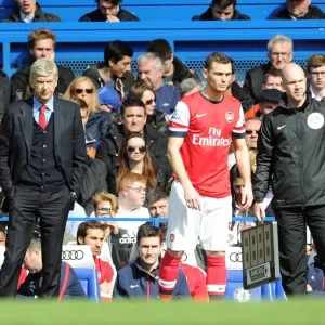 Arsene Wenger Calls on Thomas Vermaelen: Chelsea vs Arsenal, Premier League 2013-14 Arsene Wenger Calls on Thomas Vermaelen: Chelsea vs Arsenal, Premier League 2013-14