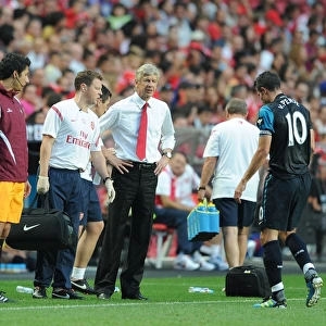 Arsene Wenger and Colin Lewin Support Injured Robin van Persie against Benfica (2011)