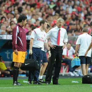 Arsene Wenger and Colin Lewin Support Injured Robin van Persie against Benfica (2011) Arsene Wenger and Colin Lewin Support Injured Robin van Persie against Benfica (2011)
