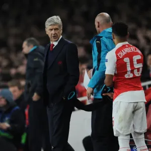 Arsene Wenger Consults with Alex Oxlade-Chamberlain during Arsenal vs. Bayern Munich UCL Match (2015) Arsene Wenger Consults with Alex Oxlade-Chamberlain during Arsenal vs. Bayern Munich UCL Match (2015)