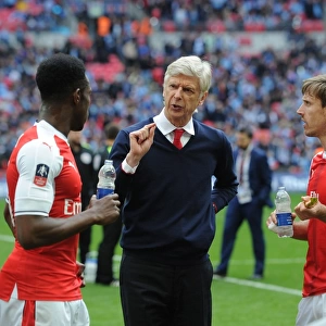Arsene Wenger Consults Danny Welbeck and Nacho Monreal Before FA Cup Semi-Final Extra Time (Arsenal vs Manchester City, 2017)