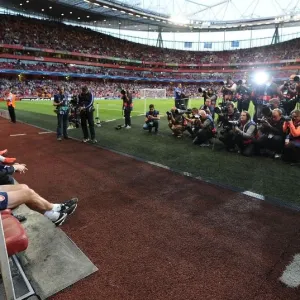 Arsene Wenger in the Dugout: Arsenal v Fenerbahce UEFA Champions League Play-offs, 2013