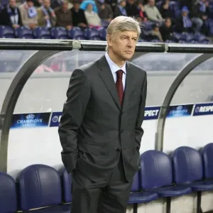 Arsene Wenger Faces 2:0 Deficit Against FC Porto in UEFA Champions League, Group G (10/12/2008) Arsene Wenger Faces 2:0 Deficit Against FC Porto in UEFA Champions League, Group G (10/12/2008)