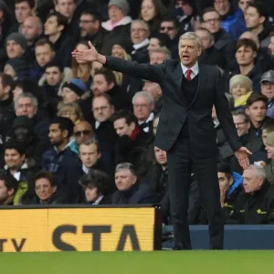Arsene Wenger Faces Off Against Tottenhotpur in Intense 2016 Premier League Clash