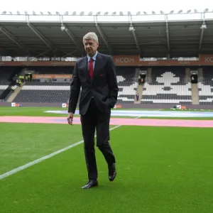 Arsene Wenger: Focused at the Helm during Hull City vs Arsenal, Premier League 2016-17