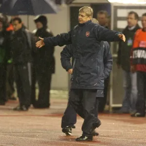 Arsene Wenger at the Helm: 0-0 Stalemate Against Slavia Prague in Champions League Group H
