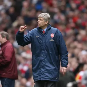 Arsene Wenger at the Helm: A 1-1 Battle Against Liverpool, Emirates Stadium, 2008