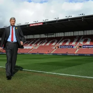 Arsene Wenger Inspects Britannia Stadium Pitch Ahead of Stoke City vs Arsenal (2013-14)