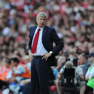 Arsene Wenger Leading Arsenal at Emirates Cup against Boca Juniors, 2011 Arsene Wenger Leading Arsenal at Emirates Cup against Boca Juniors, 2011