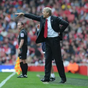 Arsene Wenger Leading Arsenal Against Sunderland in the Premier League (2011-12)