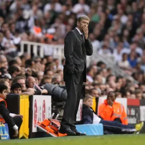 Arsene Wenger: Leading Arsenal to Victory Against Fulham, 2008 Arsene Wenger: Leading Arsenal to Victory Against Fulham, 2008