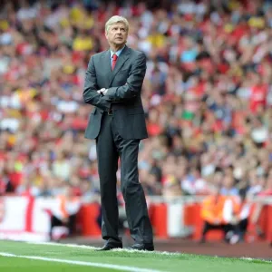 Arsene Wenger Leads Arsenal Against Aston Villa in Premier League, 2013