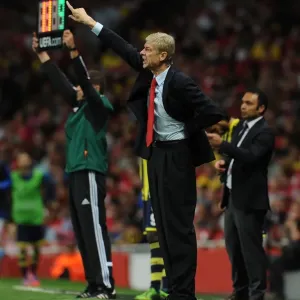 Arsene Wenger Leads Arsenal Against Fenerbahce in 2013 Champions League Showdown