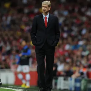 Arsene Wenger Leads Arsenal Against Fenerbahce in UEFA Champions League Showdown (2013)